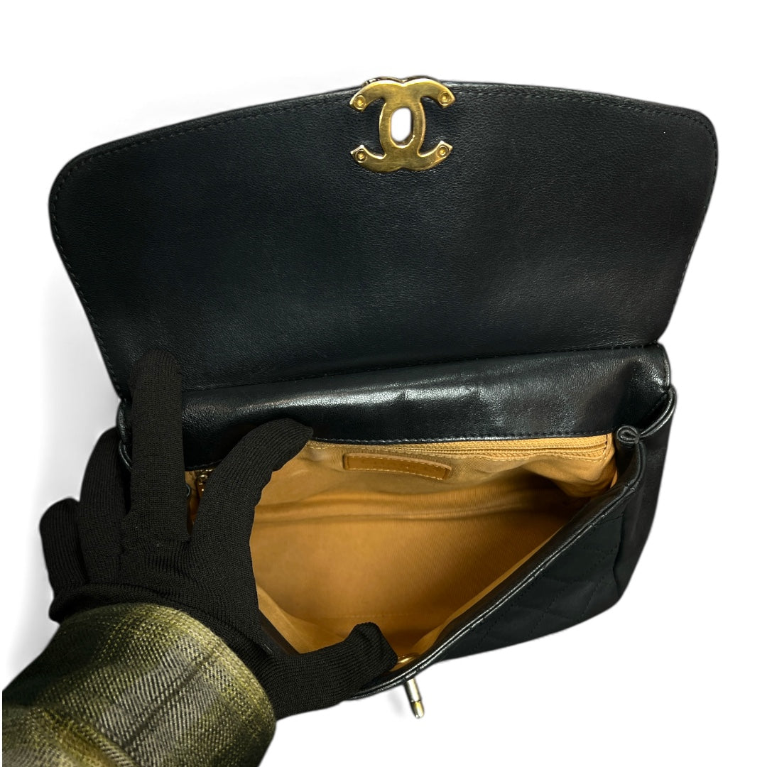 CHANEL Matelassé Black Lambskin Shoulder Handbag CH1961