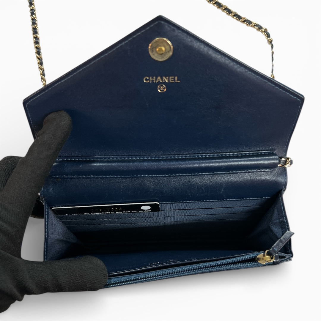 CHANEL Chevron V-Stitch Chain Shoulder Bag CH2052