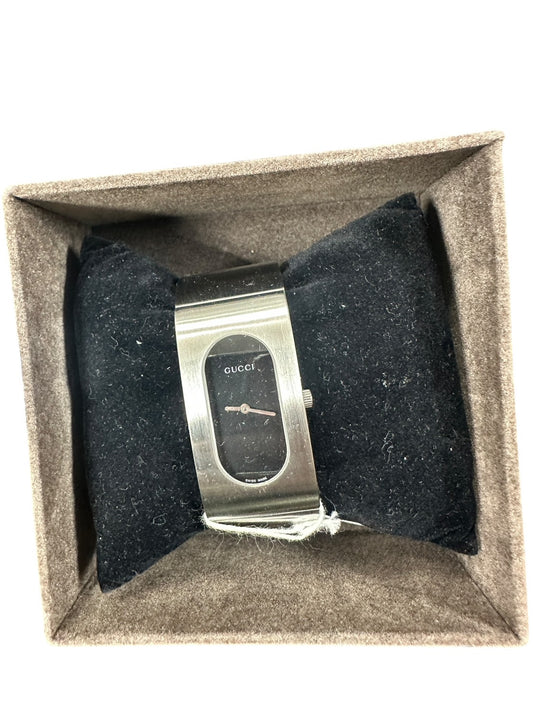 Gucci 8600M Rectangular Chronograph Black Dial Stainless Steel 33x42mm Mens Watch - ER40