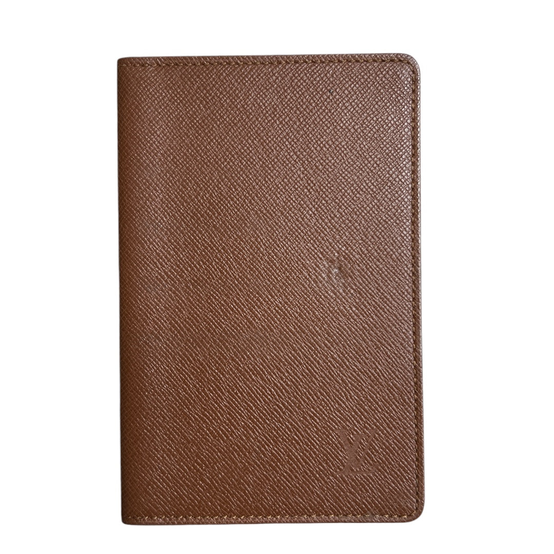 LOUIS VUITTON Taiga Leather Card Case Brown LO2211