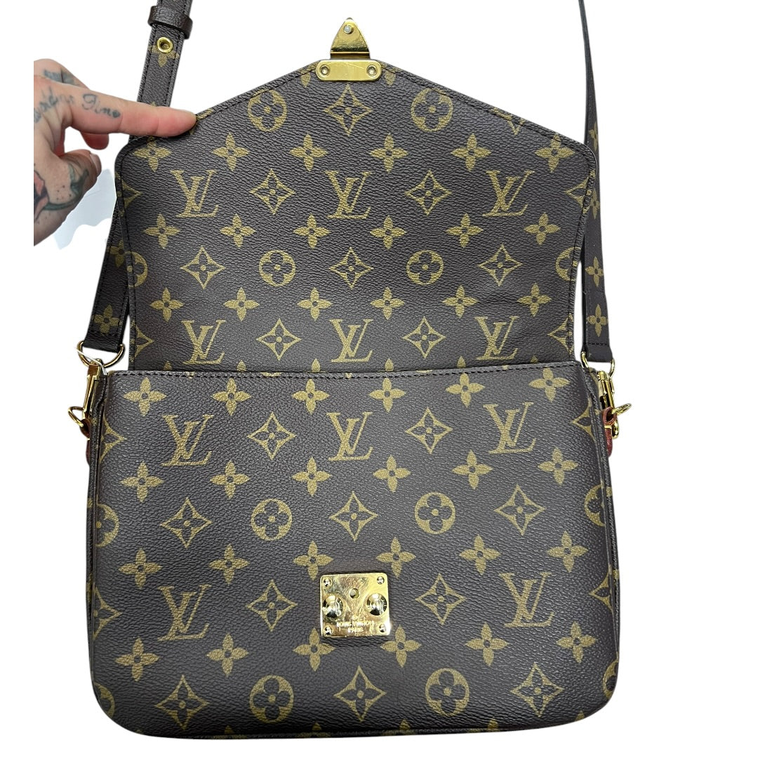 LOUIS VUITTON Monogram Pochette Metis Crossbody Bag Brown Gold Hardware LO2307