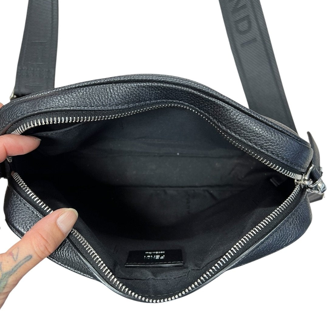 FENDI Leather Fendi Roma Camera Bag Crossbody Bag Black Silver Hardware FE382