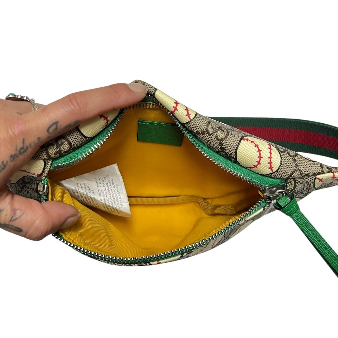 GUCCI GG Supreme Canvas GG Supreme Baseball Print Belt Bag Fanny Pack / Belt Bag Beige, Brown, Cream, Green, Red Silver-tone Hardware GU624