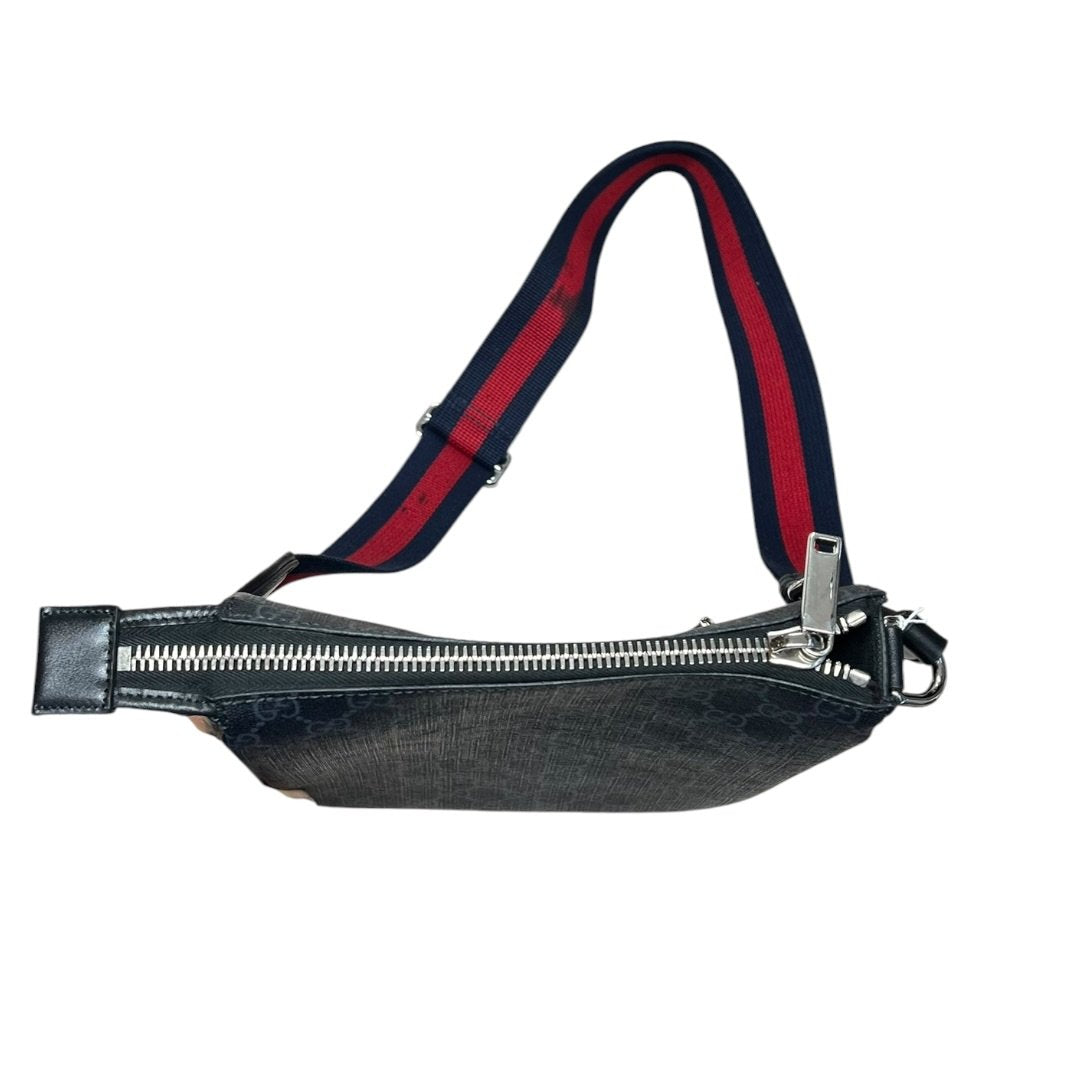 GUCCI GG Supreme Canvas GG Supreme Messenger Bag Shoulder Bag Grey/Black with Red and Blue Strap Silver Hardware Gu634