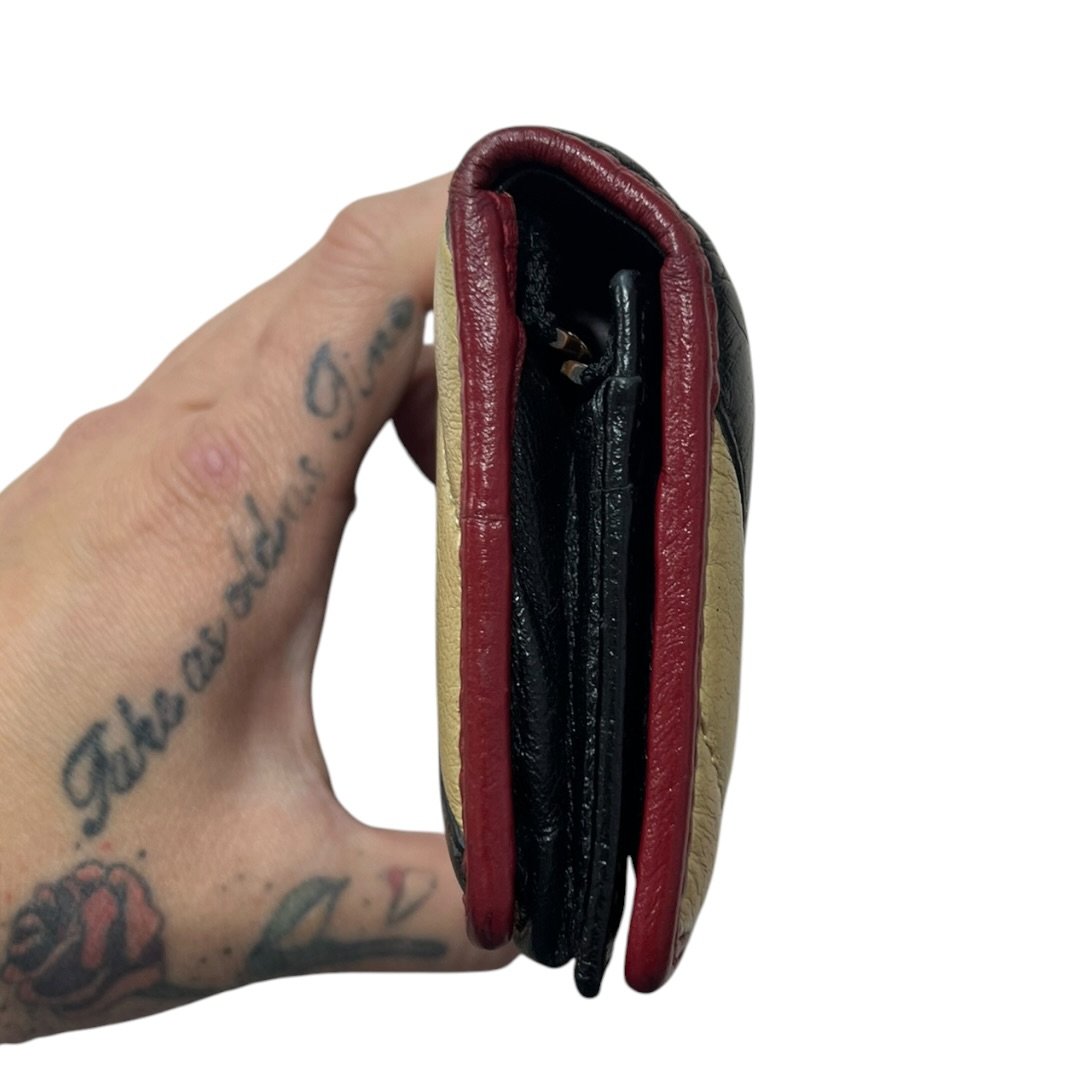 GUCCI Matelassé Leather GG Marmont Matelassé Wallet Wallet Beige, Black, Red Gold Hardware GU686