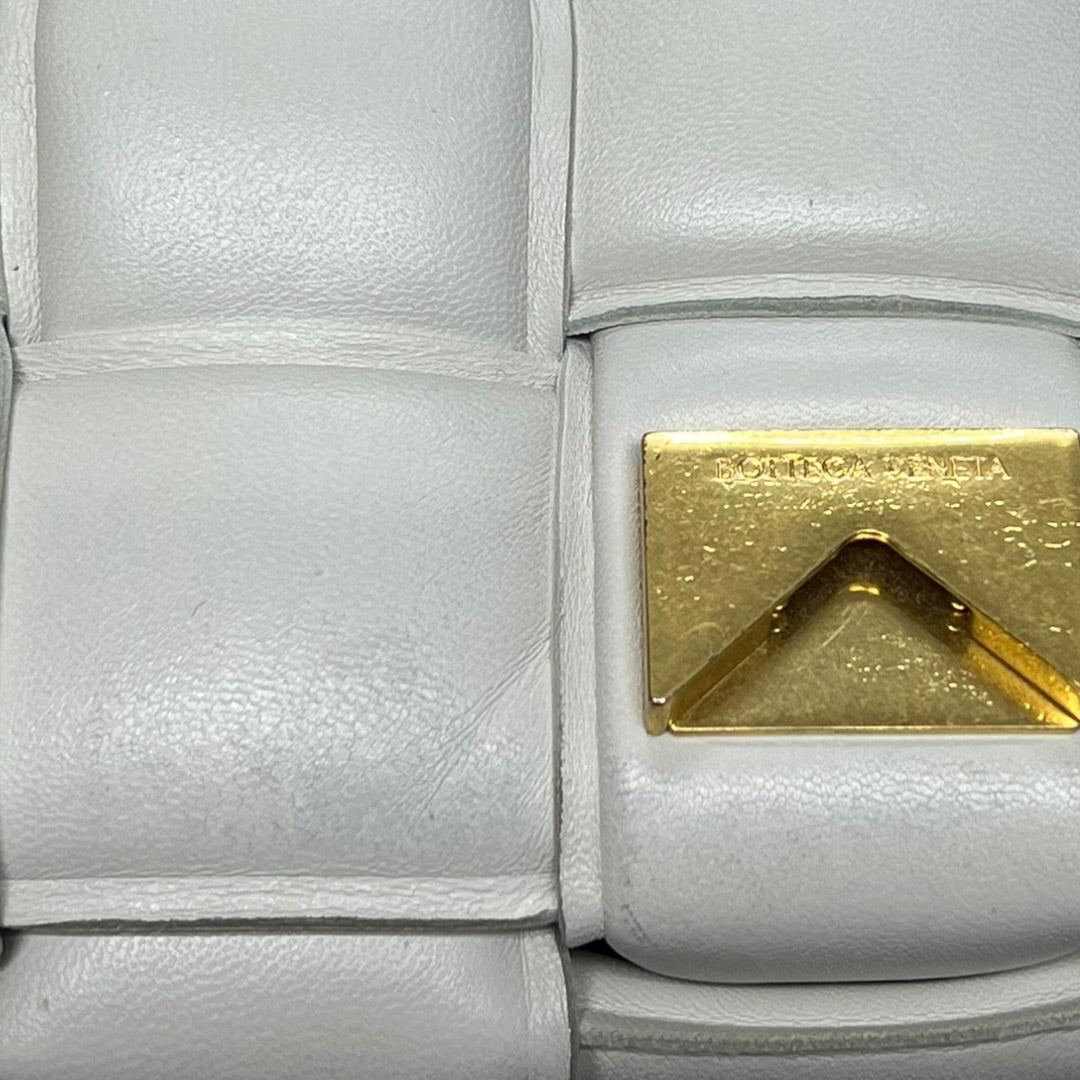 BOTTEGA VENETA Maxi Intrecciato Padded Cassette Shoulder Bag White Gold Hardware BO33