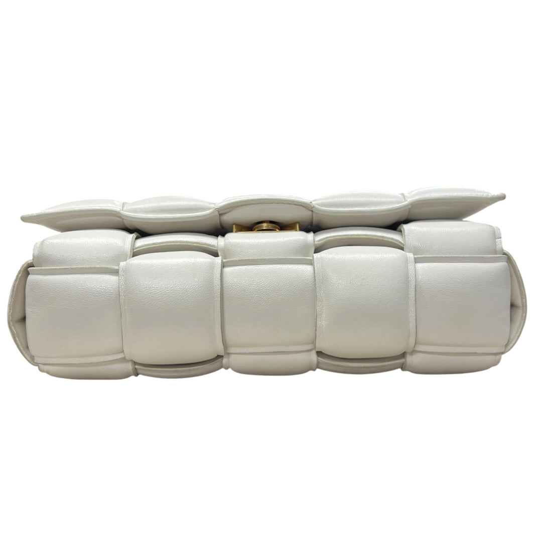 BOTTEGA VENETA Maxi Intrecciato Padded Cassette Shoulder Bag White Gold Hardware BO33