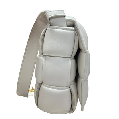 BOTTEGA VENETA Maxi Intrecciato Padded Cassette Shoulder Bag White Gold Hardware BO33