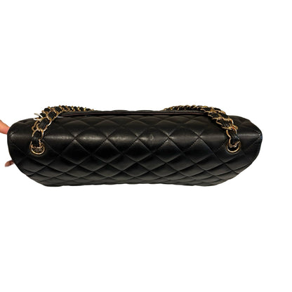 CHANEL Lambskin Classic Flap Shoulder Bag Black Gold Hardware Ch2274