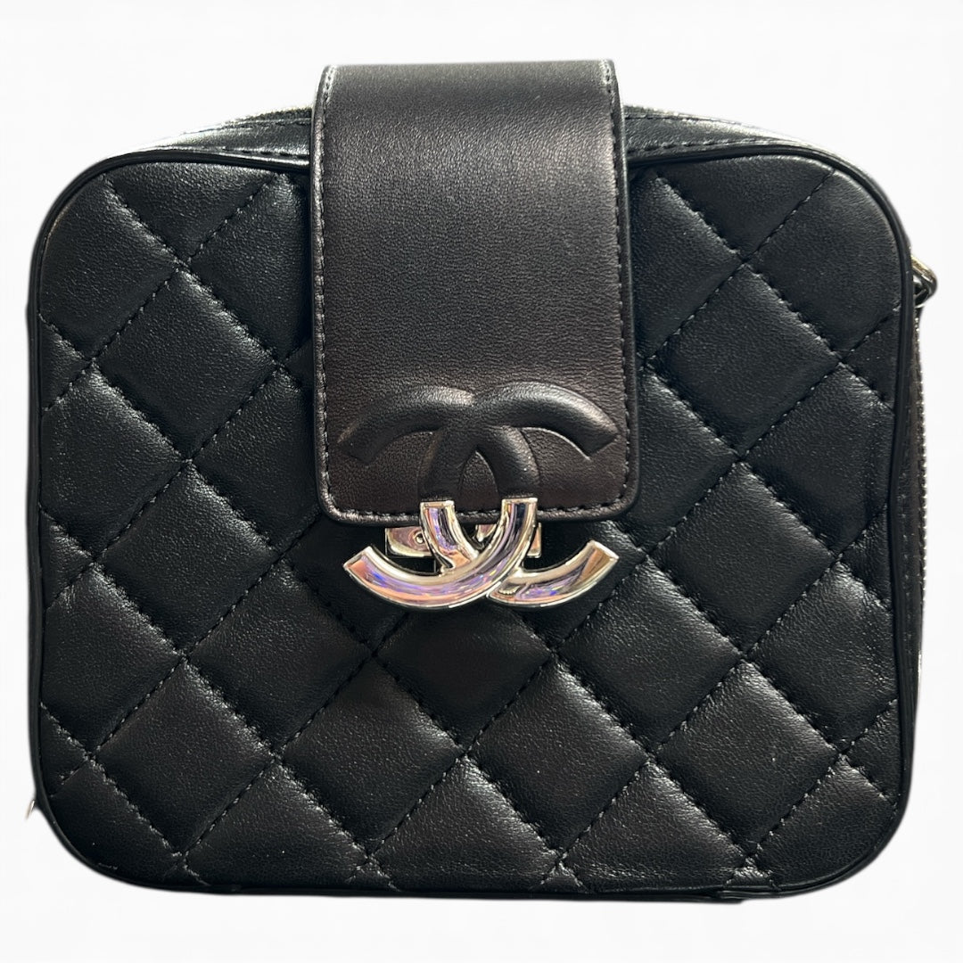 CHANEL Matelasse Chain Shoulder Bag CH1985