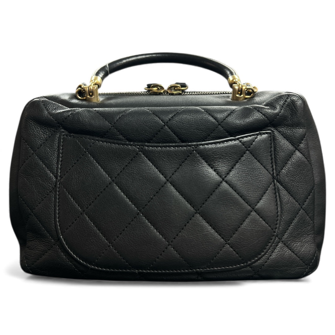 CHANEL Matelasse Black Shoulder Bag CH1976
