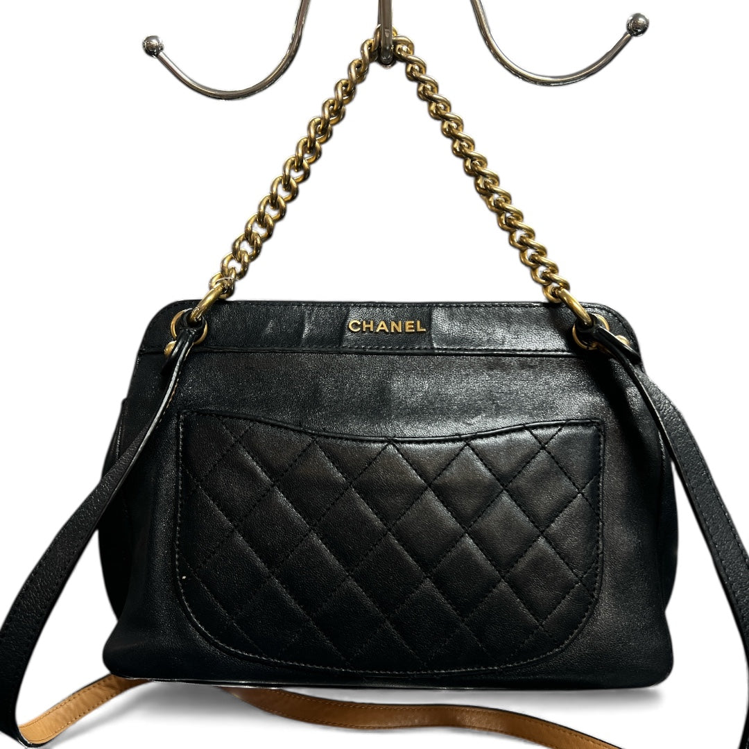 CHANEL Matelassé Black Lambskin Shoulder Handbag CH1961