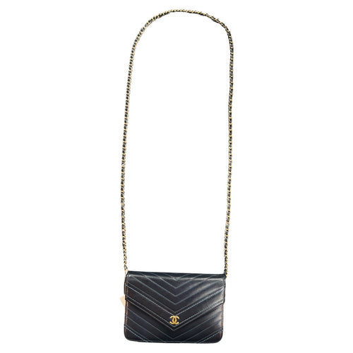 CHANEL Chevron V-Stitch Chain Shoulder Bag CH2052