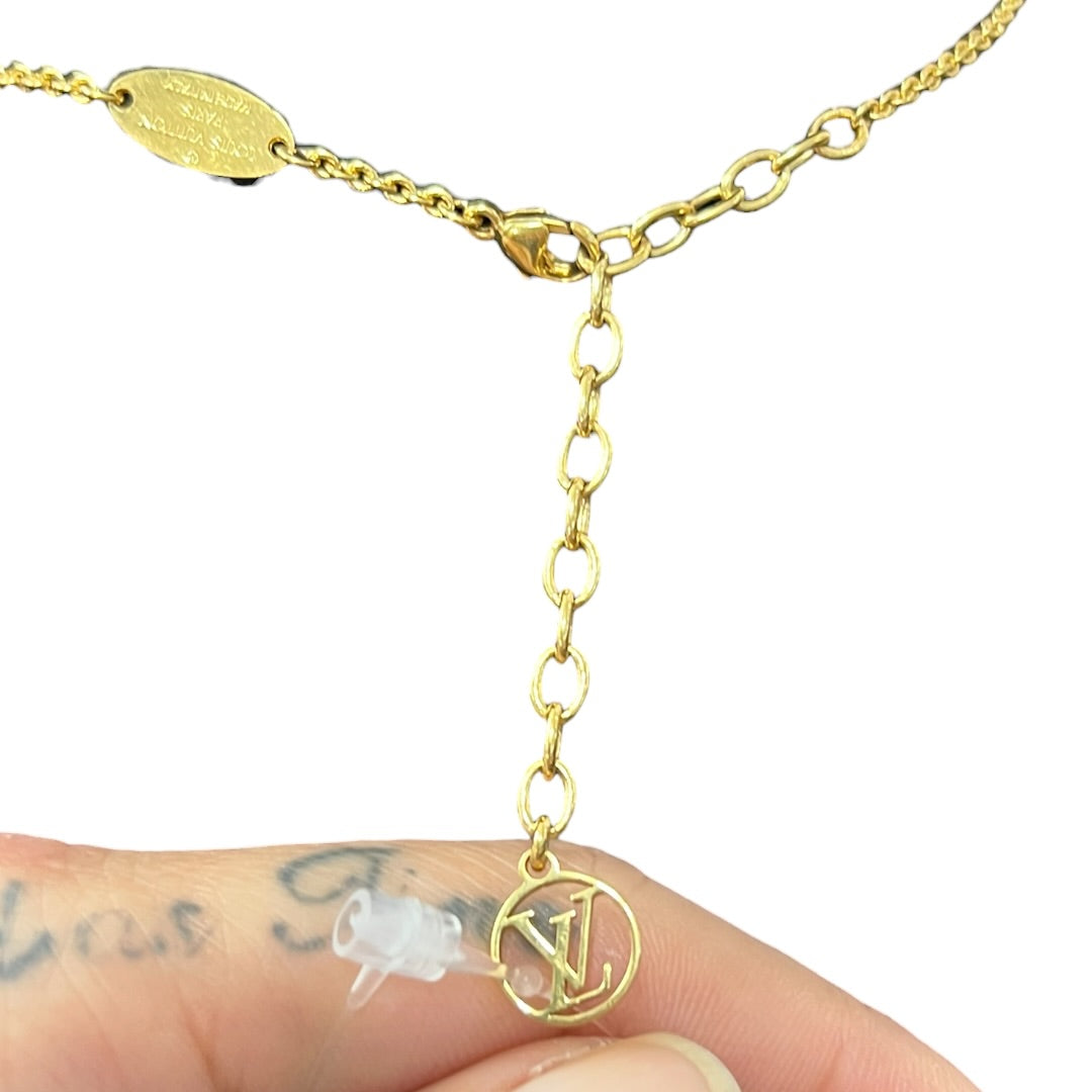 LOUIS VUITTON Essential V Necklace Gold-tone 45cm LO2053